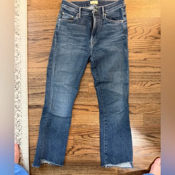 Mother insider crop step fray